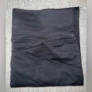 PINK Seamless 7/8 Length Leggings in Black